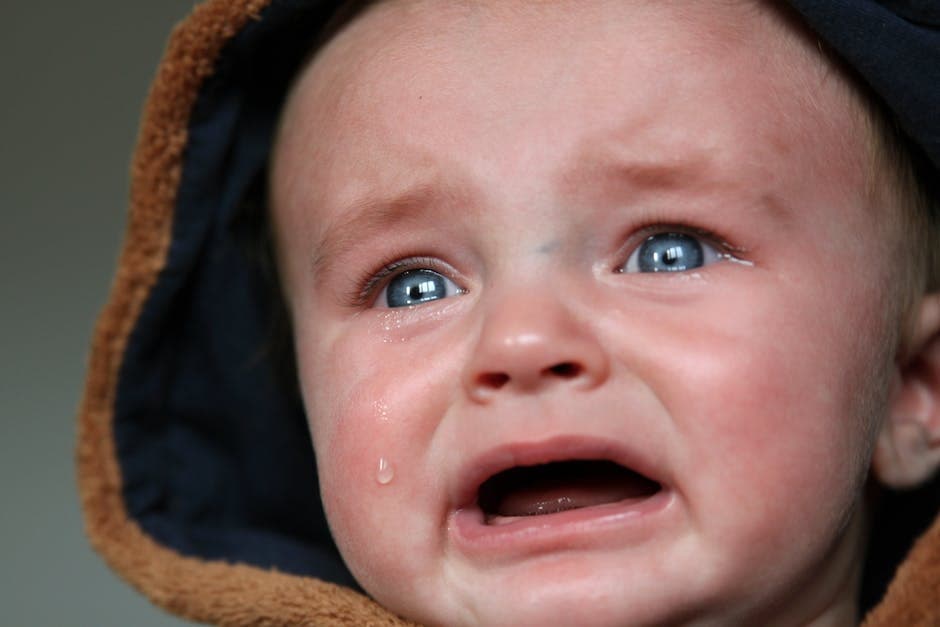 Bebé llorando por cólicos y gases