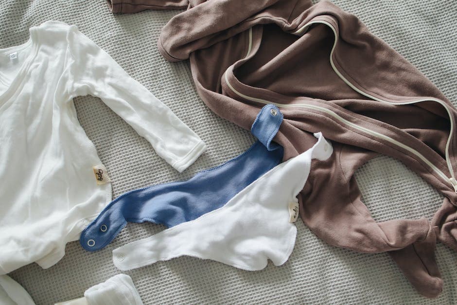 Bebé vistiendo ropa cálida para el invierno